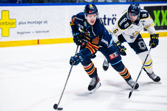 Djurgårdens Filip Eriksson och Södertäljes Olli Vainio