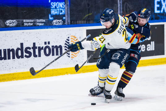 Södertäljes Nolan Stevens och Djurgårdens Jakob