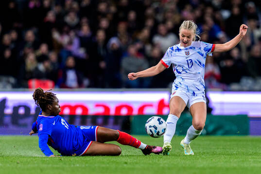 Sandy Baltimore of France and Emilie Woldvik of Norway
