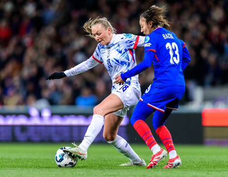Frida Maanum of Norway and Selma Bacha of France