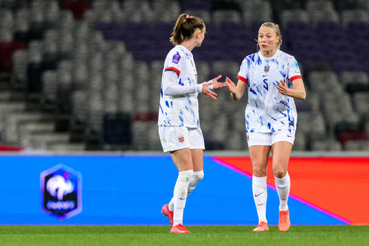 Caroline Graham Hansen and Guro Bergsvand of Norway look
