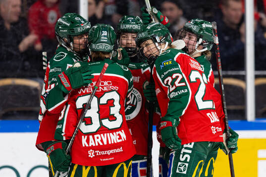 Frölundas Hanna Olsson jublar med lagkamrater