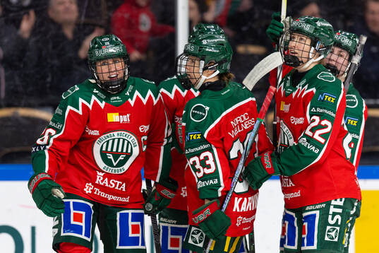 Frölundas Hanna Olsson jublar med lagkamrater