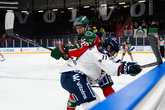 Frölundas Michelle Karvinen och Linköpings Savine Wielenga