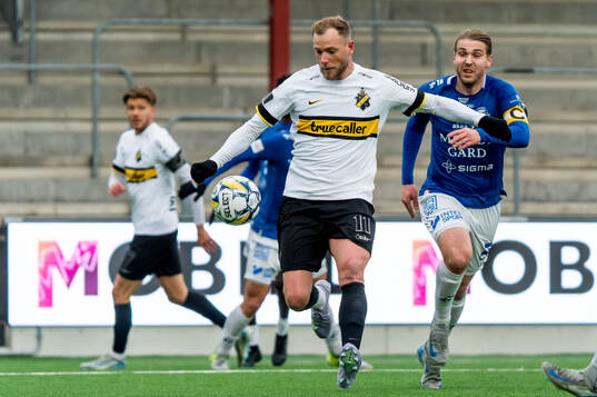 AIKs John Guidetti och Trelleborgs Charlie Weberg
