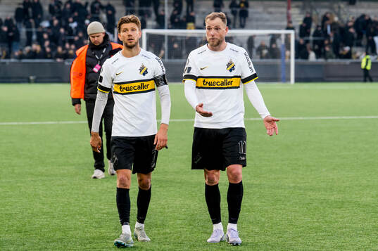 AIKs Anton Salétros och John Guidetti deppar