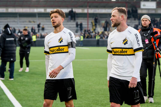 AIKs Anton Salétros och John Guidetti deppar