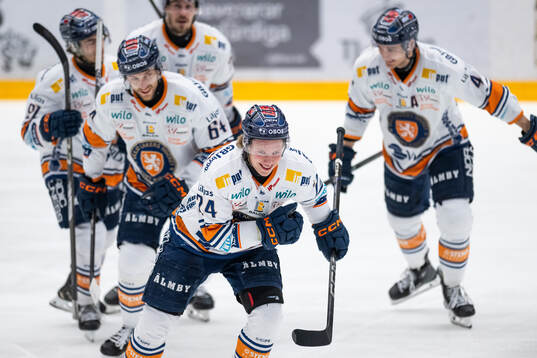 Växjös Karl Henriksson jublar
