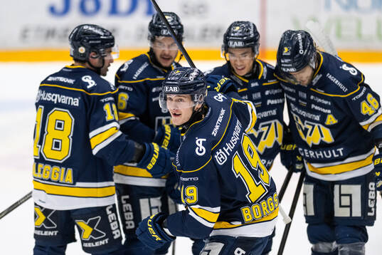 HV71s Henrik Borgström jublar