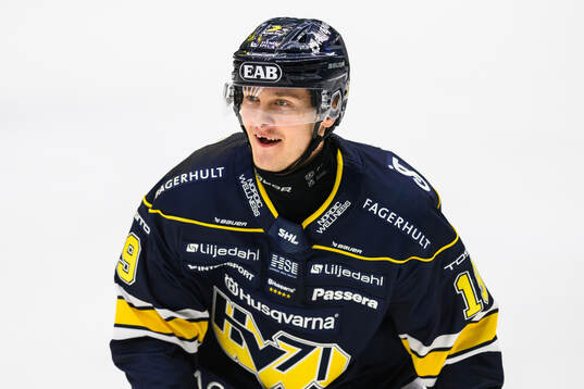 HV71s Henrik Borgström jublar