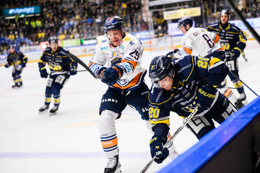 Växjös Sebastian Strandberg och HV71s Andre Petersson