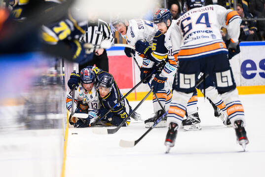 Växjös Dylan McLaughlin och HV71s Jonathan Ang