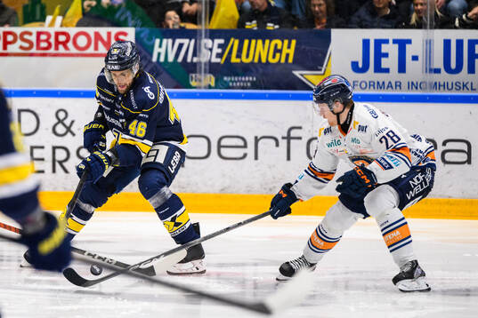 HV71s Joona Luoto och Växjös Hugo Gustafsson