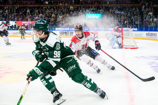 Färjestads Marian Studenic och Örebros Filip Berglund
