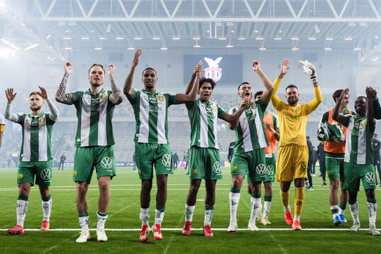 Hammarbys spelare jublar