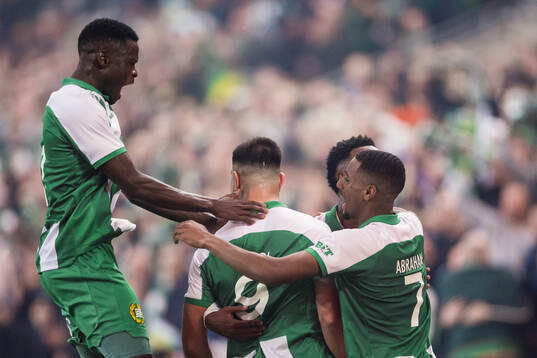 Hammarbys Jusef Erabi jublar med Ibrahima Breze Fofana och