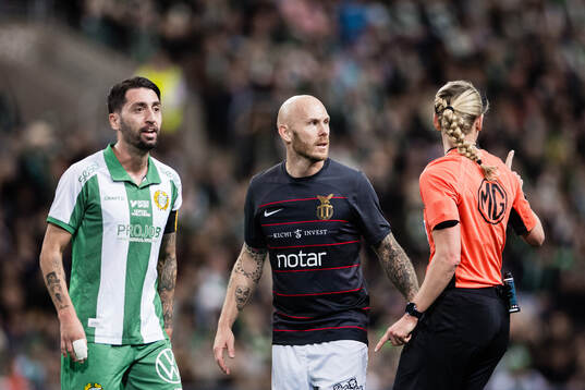 Hammarbys Nahir Besara, FC Stockholms Magnus Eriksson och
