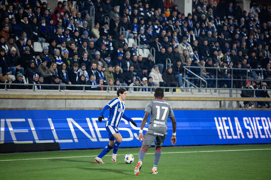 IFK Göteborgs Eman Markovic och Sandvikens  Mamadou Kouyate