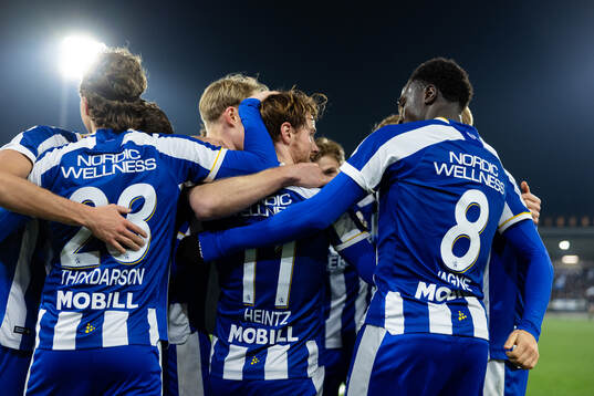 IFK Göteborgs Imam Jagne jublar ihop med lagkamrater
