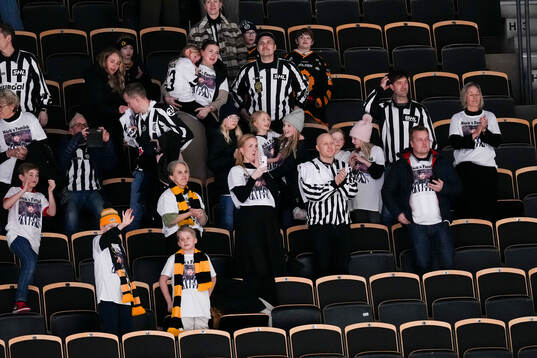 Linjedomare Johannes Käck gör sin sista hockeymatch och