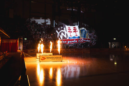 Timrå gör entre med tifo i bakgrunden