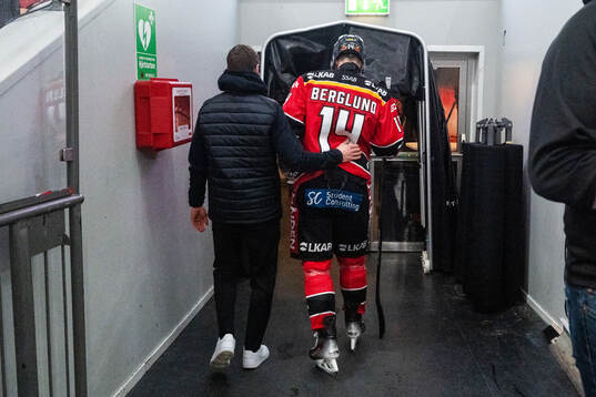 Luleås Jonas Berglund kliver av skadad