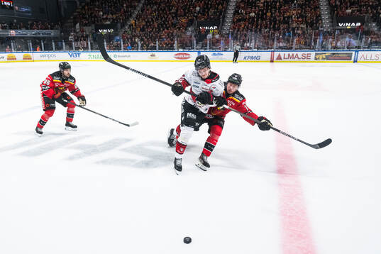 Malmö Redhawks Joona Ikonen och Luleås Jonas Berglund