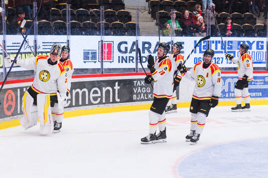 Brynäs Miks Indrasis och Anton Rödin jublar