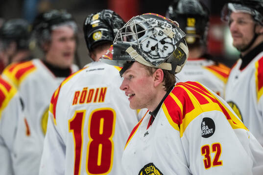 Brynäs målvakt Ludvig Persson jublar