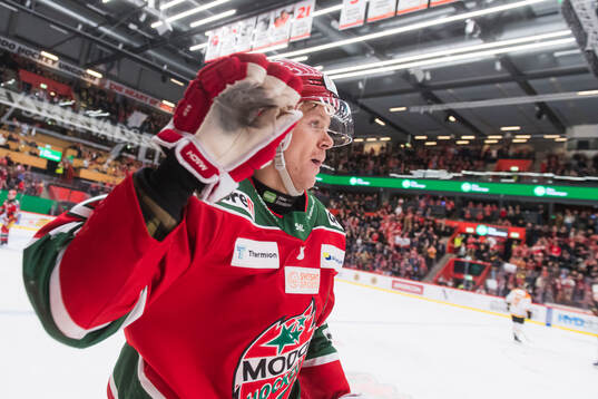 Modos Mikkel Aagaard jublar