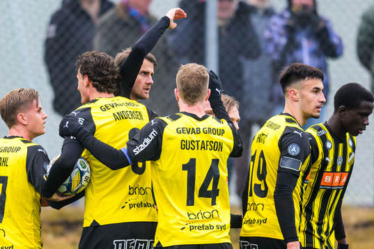 Häckens Johan Hammar jublar