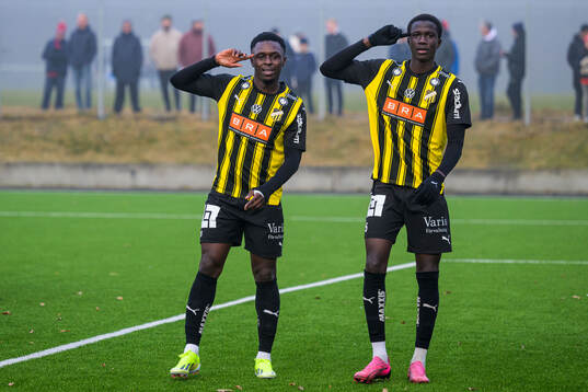 Häckens Zeidane Inoussa och Abdoulaye Faye jublar