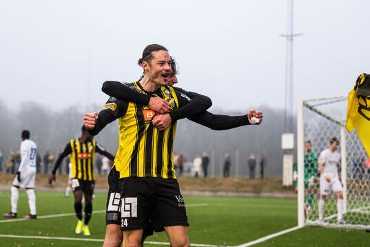 Häckens Amor Layouni jublar