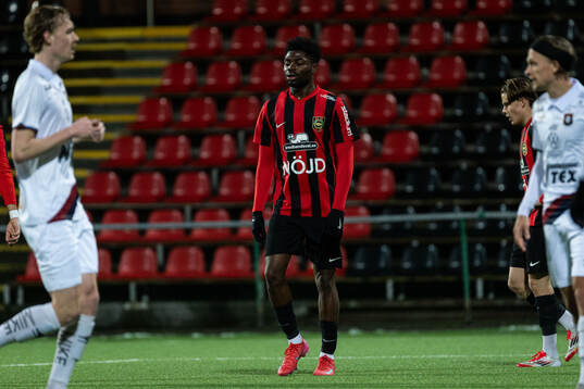 Brommapojkarnas Ezekiel Alladoh deppar