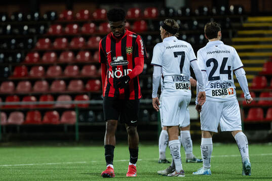 Brommapojkarnas Ezekiel Alladoh deppar