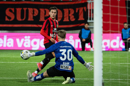 Brommapojkarnas Anton Kurochkin och Örgrytes Alex Rahm