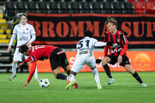 Brommapojkarnas Anton Kurochkin och Örgrytes Aydarus Abukar