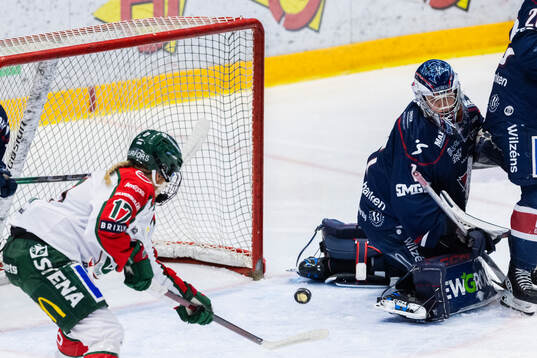 Frölundas Sofie Lundin och Linköpings målvakt Ebba