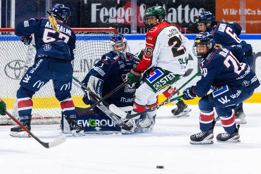 Linköpings målvakt Ebba Svensson Träff och Frölundas