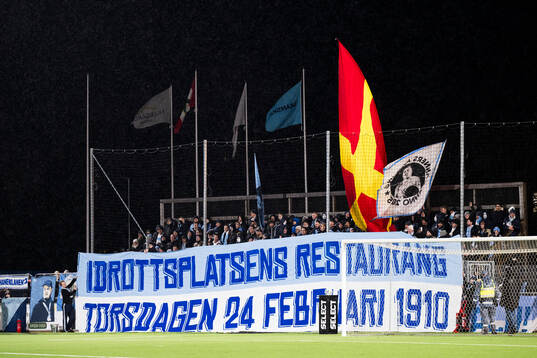 Malmö FFs supportrar med ett tifo