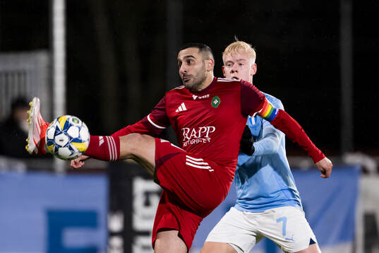 Skövde AIKs Sargon Abraham och Malmö FFs Otto Rosengren