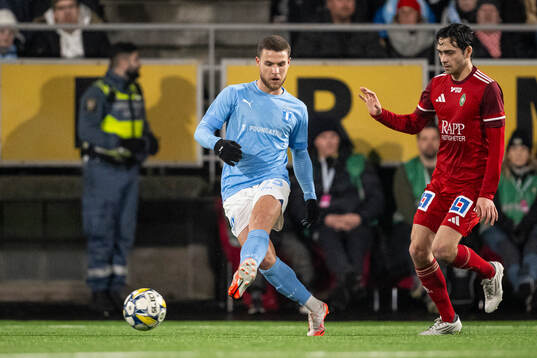 Malmö FFs Gabriel Busanello och Skövde AIKs Armend Suljev