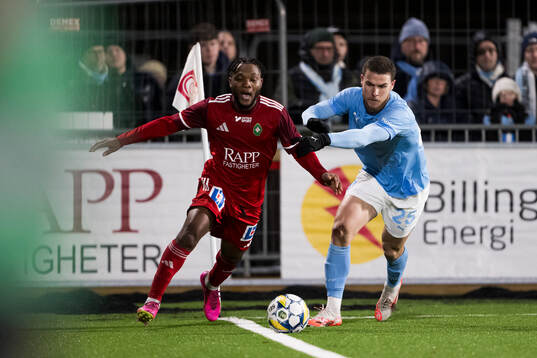 Skövde AIKs Enock Kwakwa och Malmö FFs Gabriel Busanello