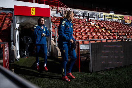 Kosovare Asllani and Hanna Bennison of the Swedish women's