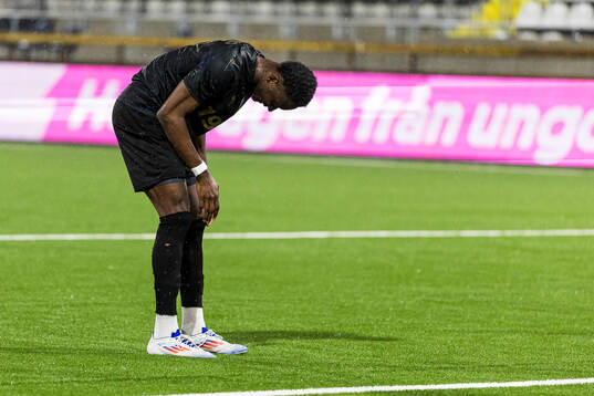 Halmstads Yannick Agnero deppar