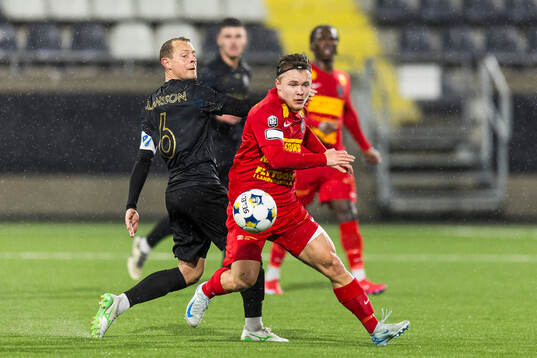 Halmstads Joel Allansson och Landskronas Vincent Sundberg