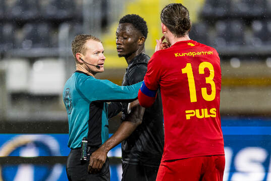 Domare Fredrik Klitte, Halmstads Yannick Agnero och