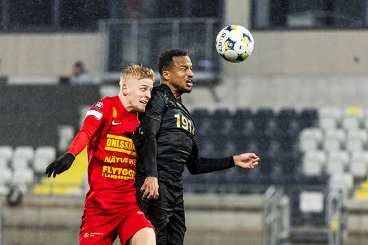 Halmstads Marcus Olsson nickar in 2-0