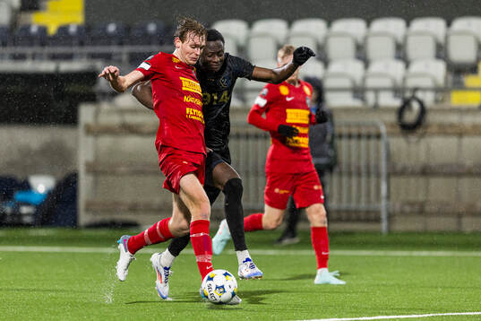 Landskronas Melker Jonsson och Halmstads Yannick Agnero