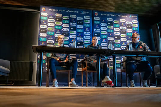 Ada Hegerberg, head coach Gemma Grainger and media officer